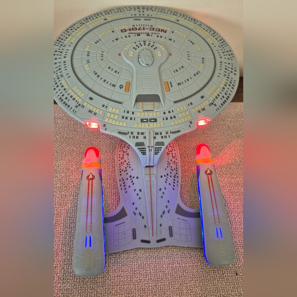 STAR TREK - USS ENTERPRISE NCC-1701-D (THE NEXT GENERATION) BLUETOOTH SPEAKER